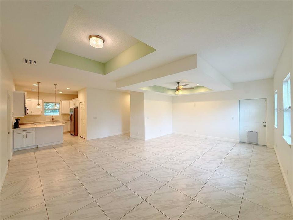 Activo con contrato: $409,000 (3 camas, 2 baños, 1730 Pies cuadrados)