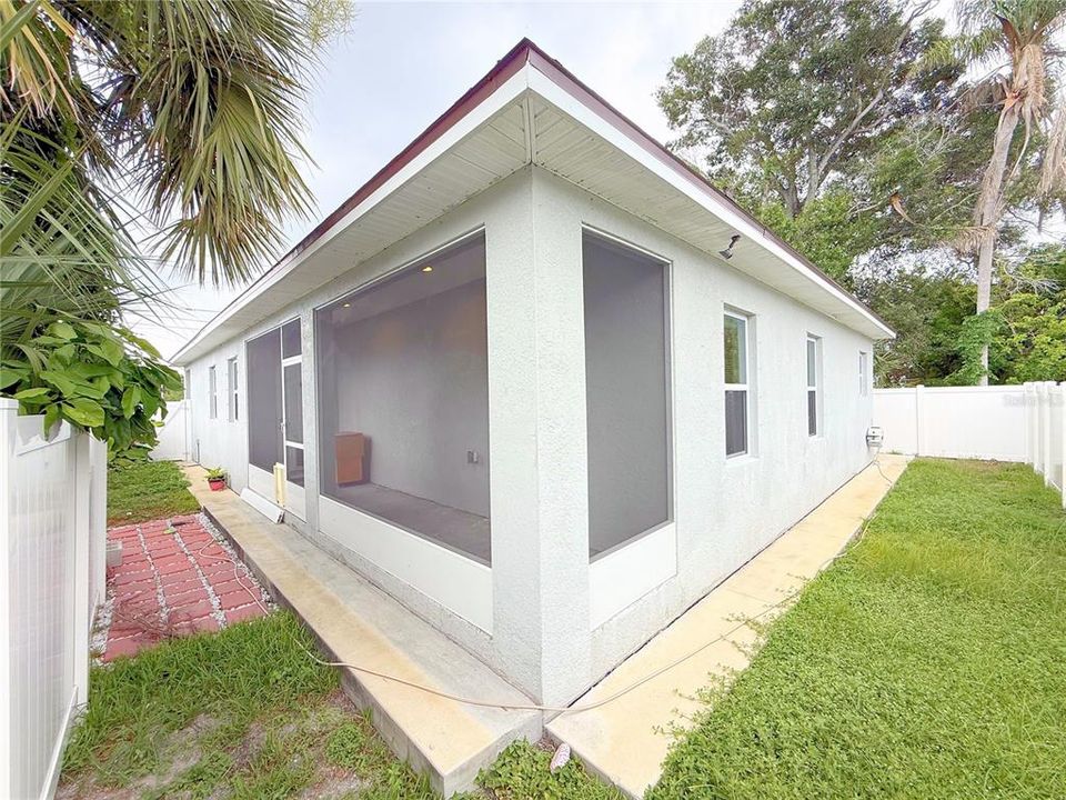 Activo con contrato: $409,000 (3 camas, 2 baños, 1730 Pies cuadrados)