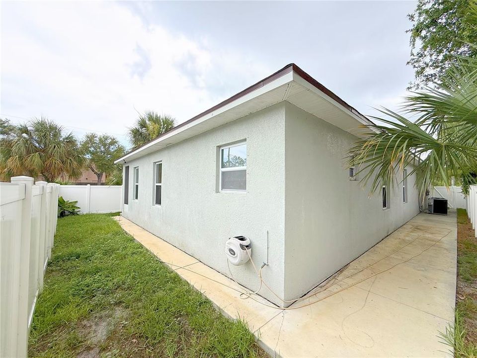 Activo con contrato: $409,000 (3 camas, 2 baños, 1730 Pies cuadrados)
