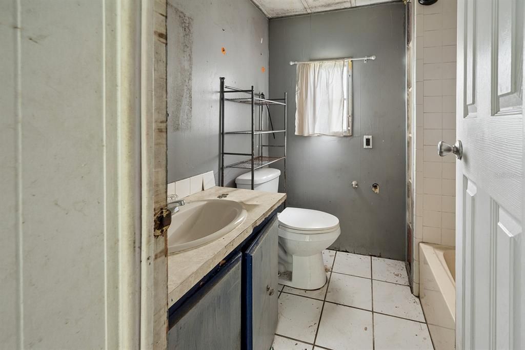 For Sale: $210,000 (2 beds, 2 baths, 644 Square Feet)