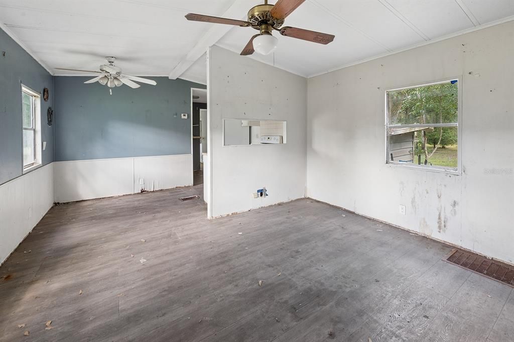 For Sale: $210,000 (2 beds, 2 baths, 644 Square Feet)