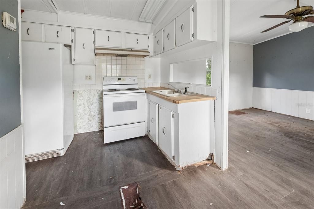For Sale: $210,000 (2 beds, 2 baths, 644 Square Feet)