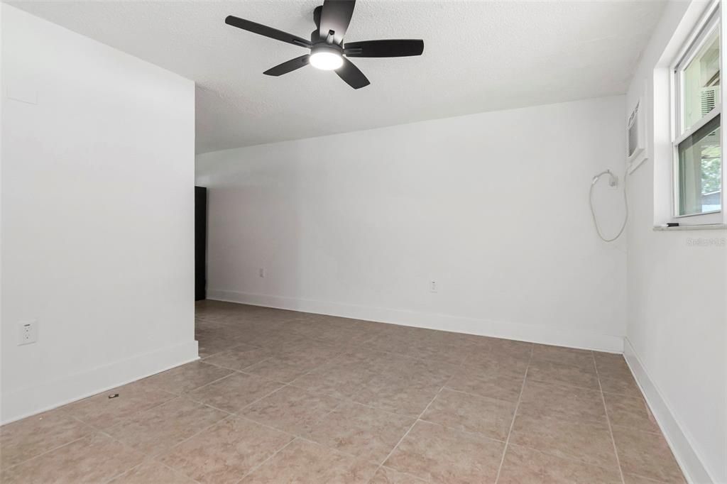 For Rent: $1,650 (2 beds, 1 baths, 650 Square Feet)