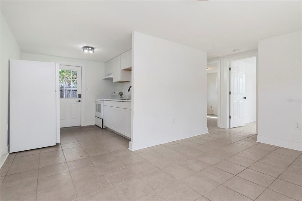For Rent: $1,650 (2 beds, 1 baths, 650 Square Feet)