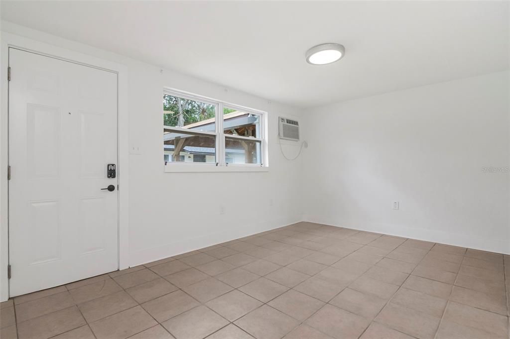 For Rent: $1,650 (2 beds, 1 baths, 650 Square Feet)