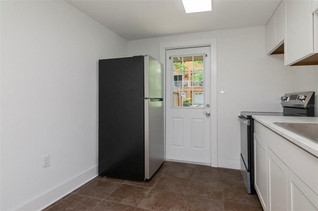 For Rent: $1,650 (2 beds, 1 baths, 650 Square Feet)