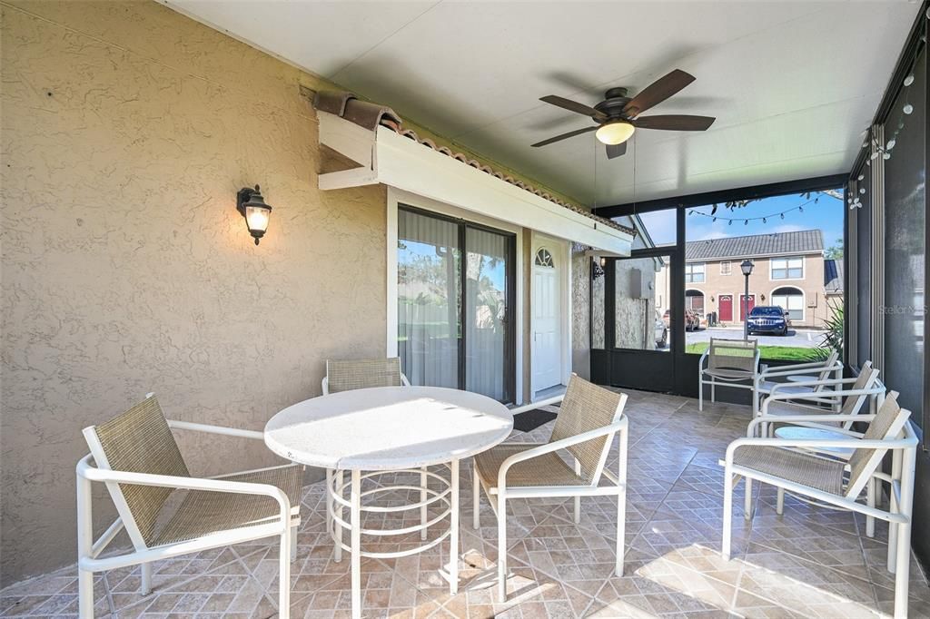 For Rent: $1,800 (3 beds, 2 baths, 980 Square Feet)