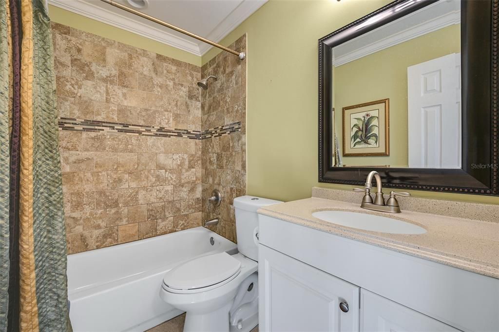 For Rent: $1,800 (3 beds, 2 baths, 980 Square Feet)