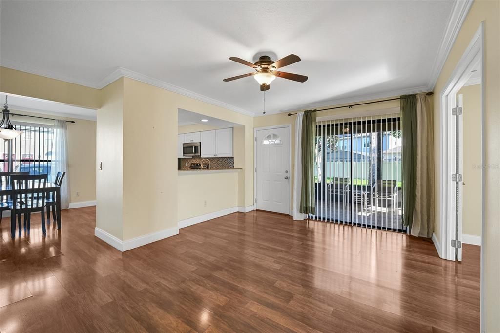 For Rent: $1,800 (3 beds, 2 baths, 980 Square Feet)