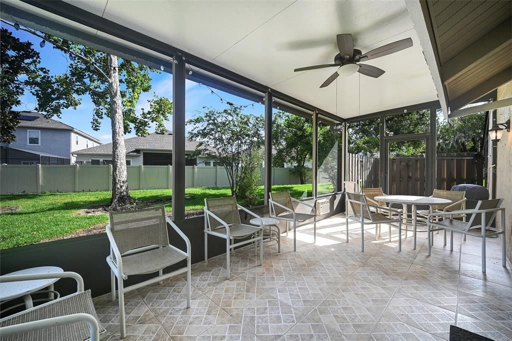For Rent: $1,800 (3 beds, 2 baths, 980 Square Feet)