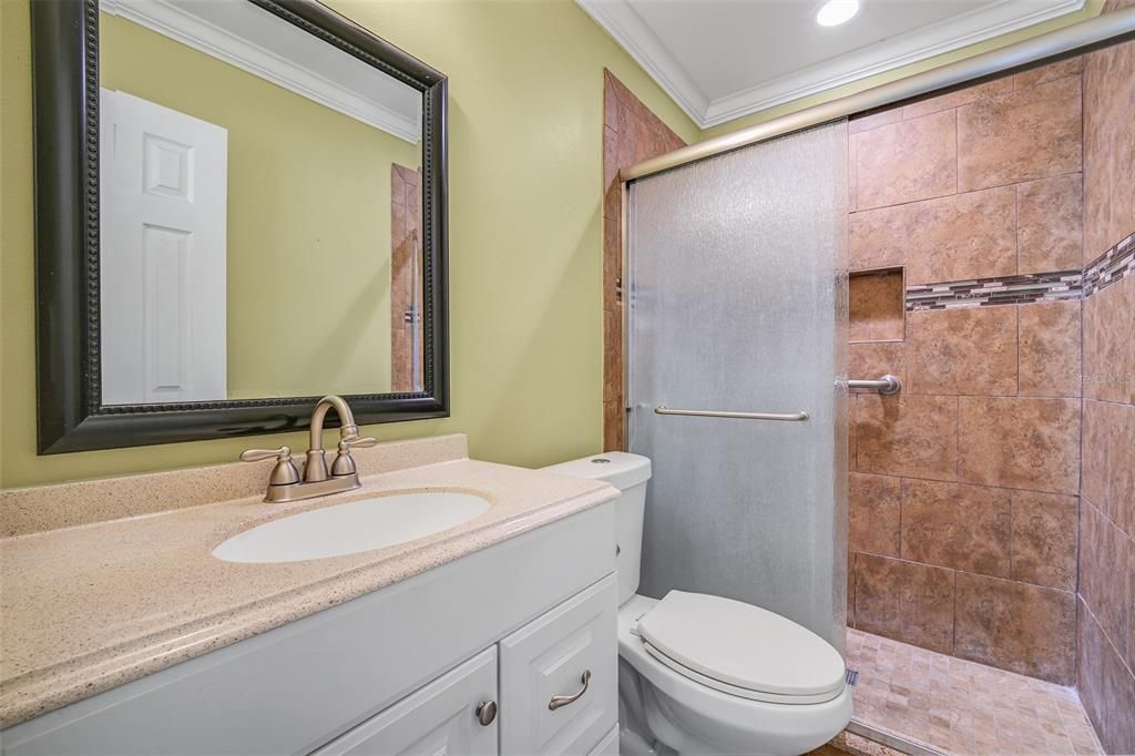 For Rent: $1,800 (3 beds, 2 baths, 980 Square Feet)