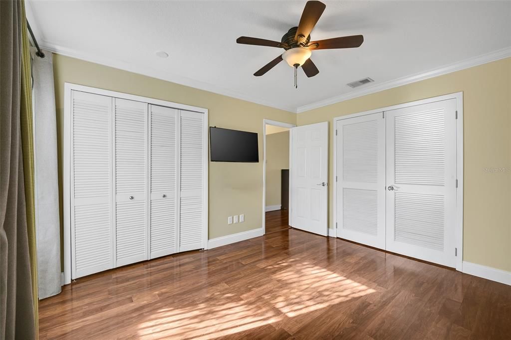 For Rent: $1,800 (3 beds, 2 baths, 980 Square Feet)