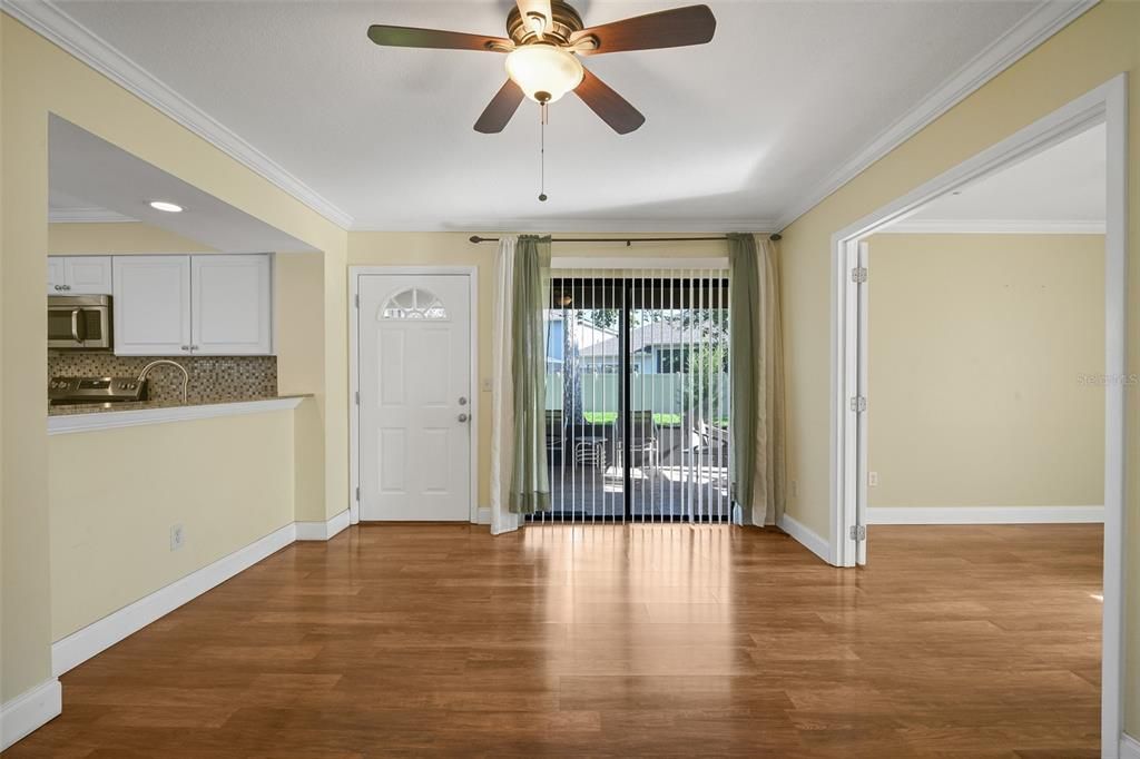 For Rent: $1,800 (3 beds, 2 baths, 980 Square Feet)