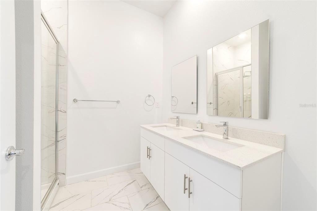 En Venta: $350,000 (4 camas, 4 baños, 1671 Pies cuadrados)