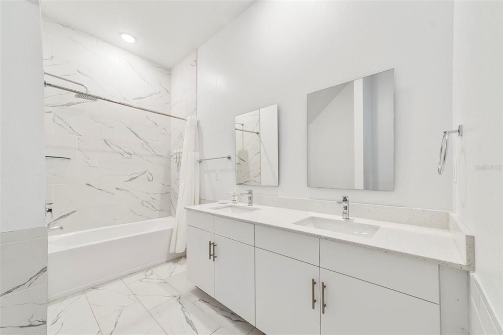 En Venta: $350,000 (4 camas, 4 baños, 1671 Pies cuadrados)