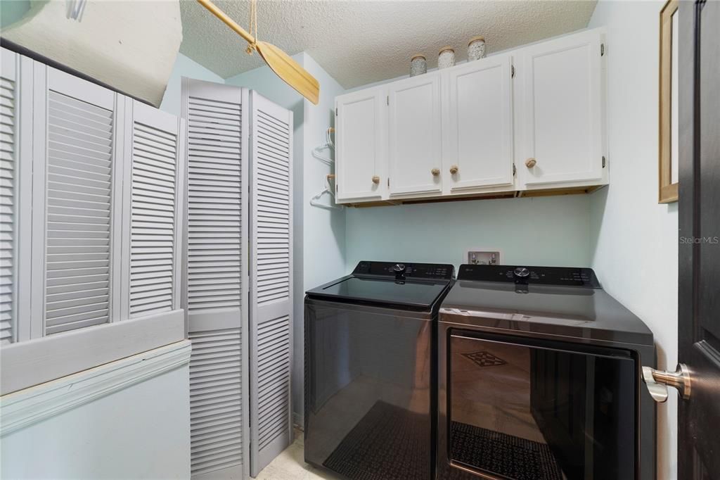 For Sale: $399,500 (3 beds, 2 baths, 1408 Square Feet)