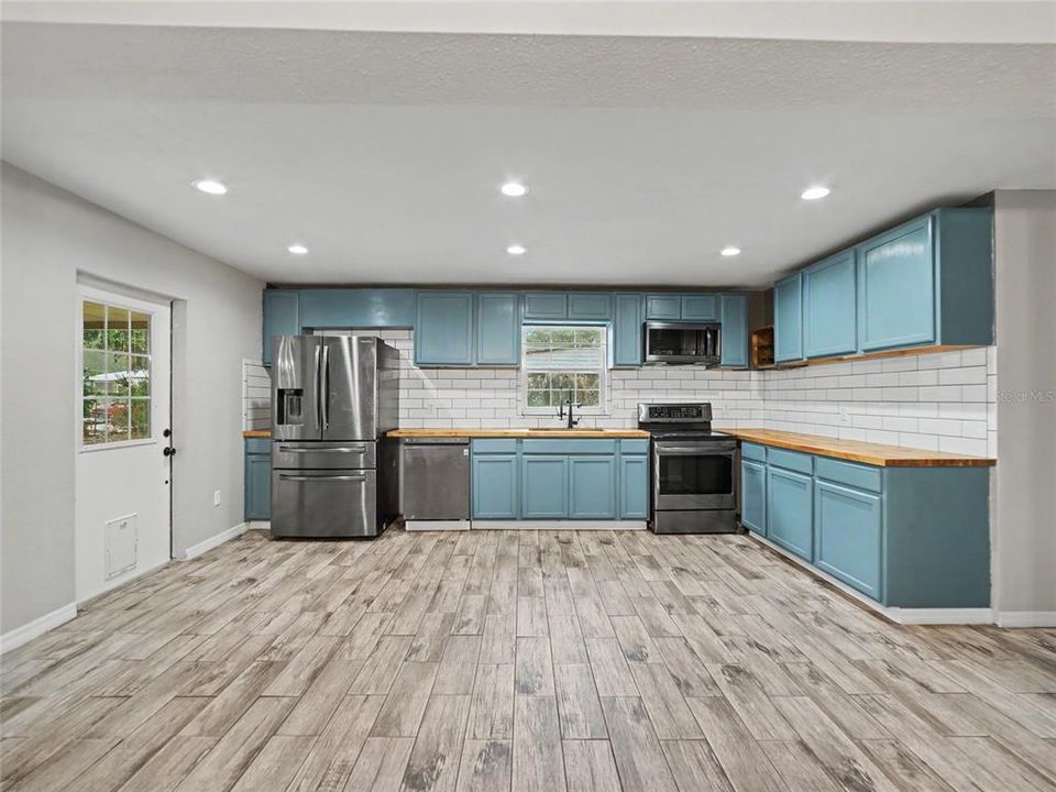 For Sale: $375,000 (4 beds, 2 baths, 1767 Square Feet)