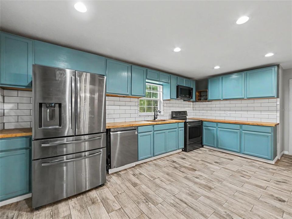 For Sale: $375,000 (4 beds, 2 baths, 1767 Square Feet)