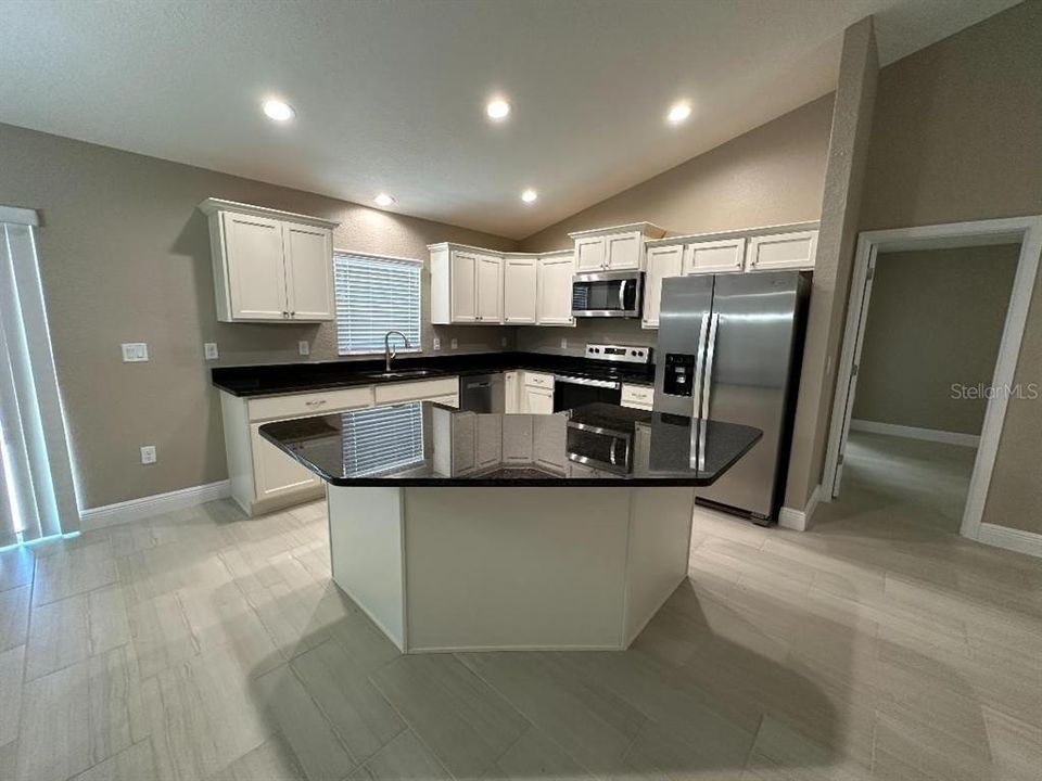For Rent: $1,695 (4 beds, 2 baths, 1473 Square Feet)