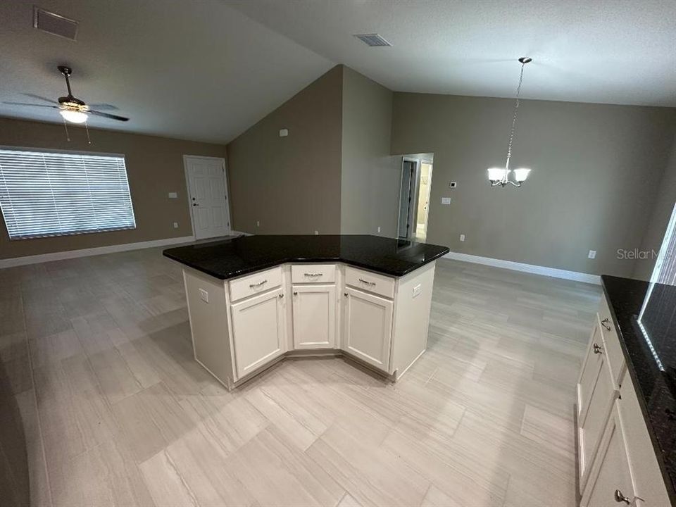 For Rent: $1,695 (4 beds, 2 baths, 1473 Square Feet)