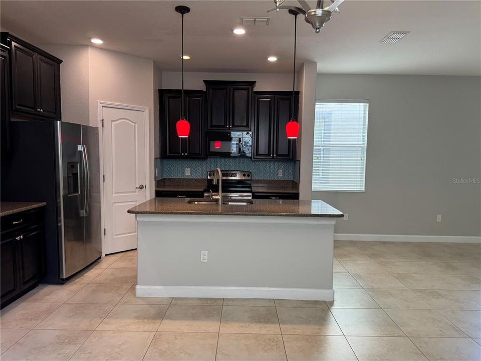 For Rent: $3,200 (4 beds, 3 baths, 2477 Square Feet)