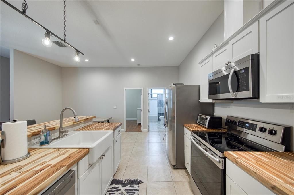 For Rent: $2,450 (2 beds, 2 baths, 1430 Square Feet)