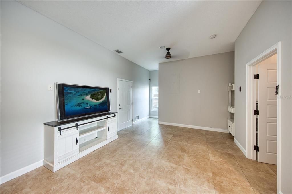 For Rent: $2,450 (2 beds, 2 baths, 1430 Square Feet)