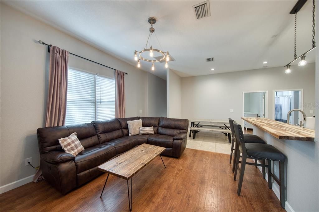 For Rent: $2,450 (2 beds, 2 baths, 1430 Square Feet)