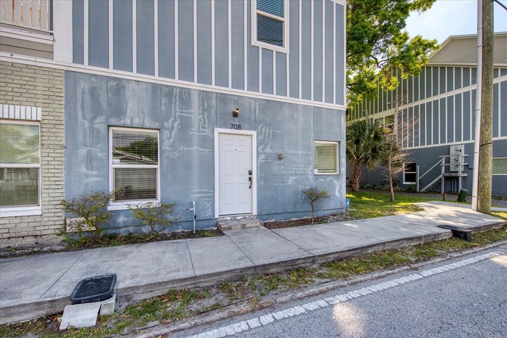 For Rent: $2,450 (2 beds, 2 baths, 1430 Square Feet)