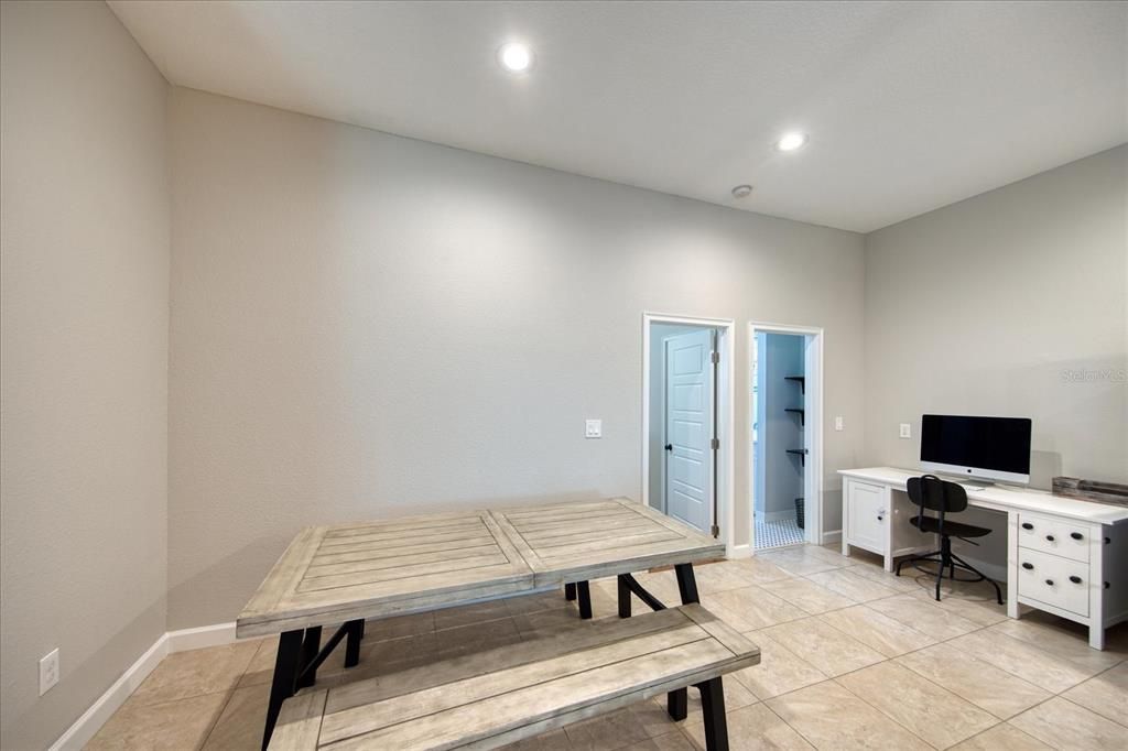 For Rent: $2,450 (2 beds, 2 baths, 1430 Square Feet)