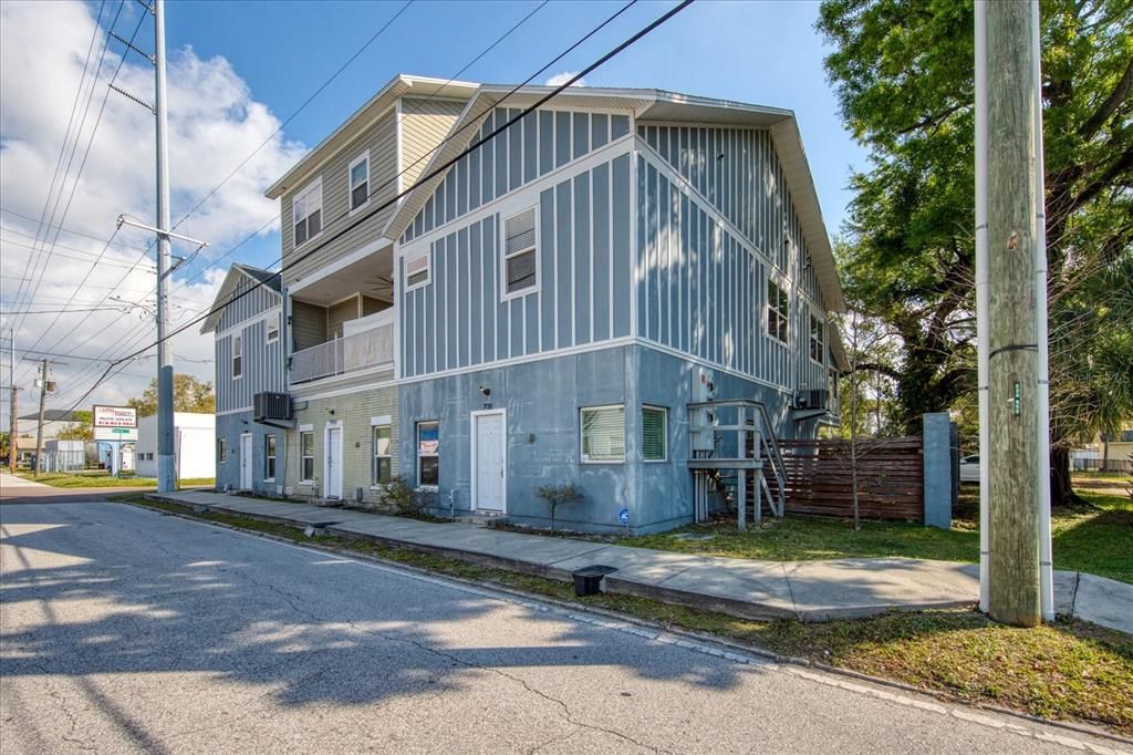 For Rent: $2,450 (2 beds, 2 baths, 1430 Square Feet)