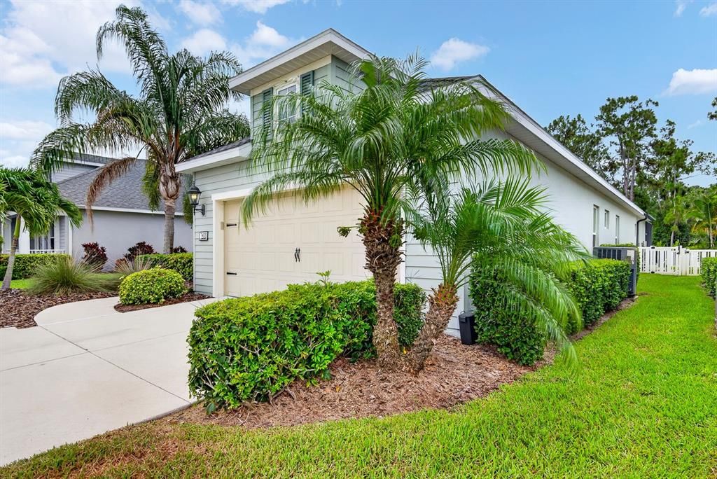For Sale: $750,000 (3 beds, 2 baths, 2076 Square Feet)