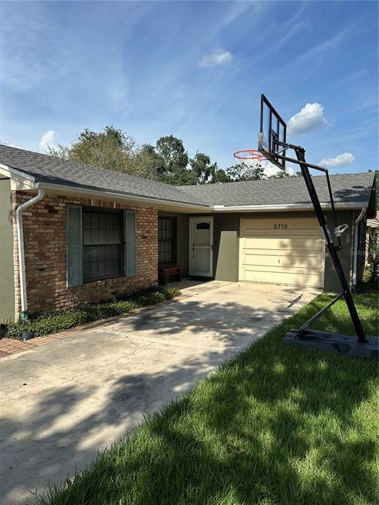 Active With Contract: $224,000 (3 beds, 2 baths, 1077 Square Feet)