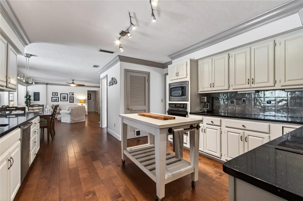 En Venta: $650,000 (4 camas, 3 baños, 4183 Pies cuadrados)