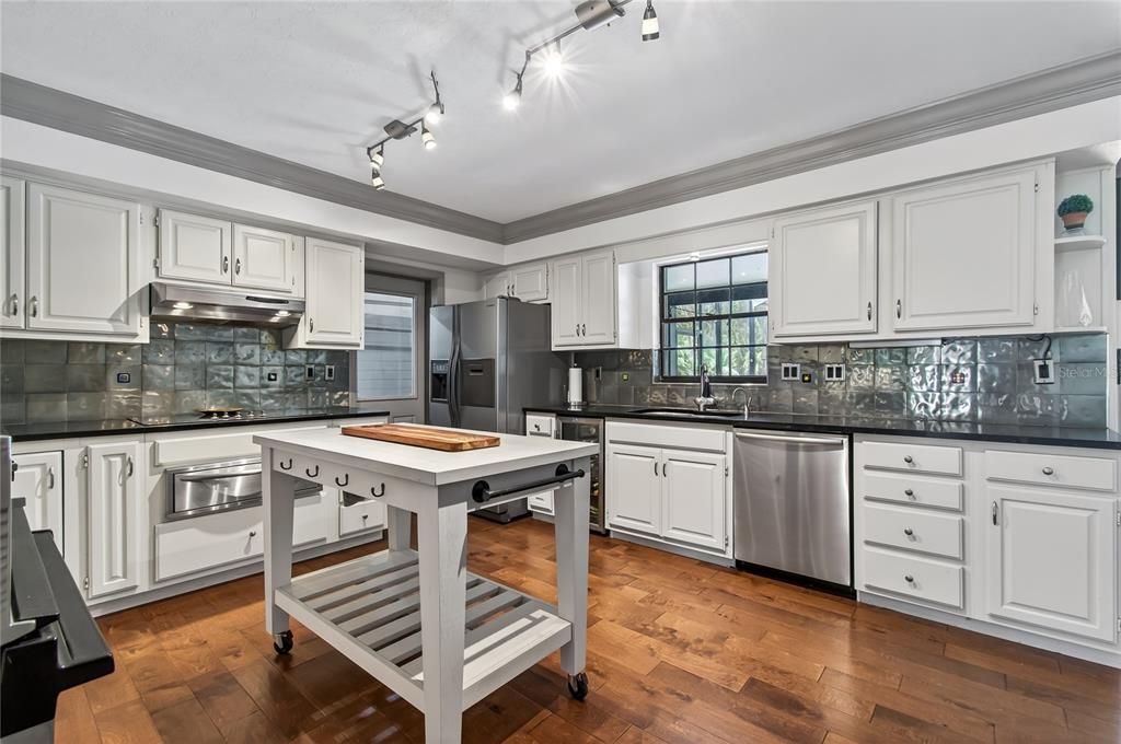 En Venta: $650,000 (4 camas, 3 baños, 4183 Pies cuadrados)