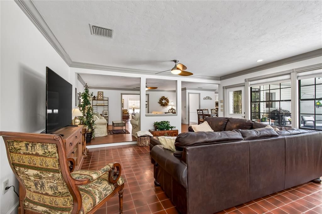 En Venta: $650,000 (4 camas, 3 baños, 4183 Pies cuadrados)