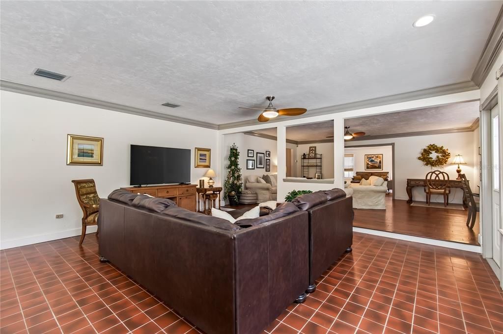 En Venta: $650,000 (4 camas, 3 baños, 4183 Pies cuadrados)