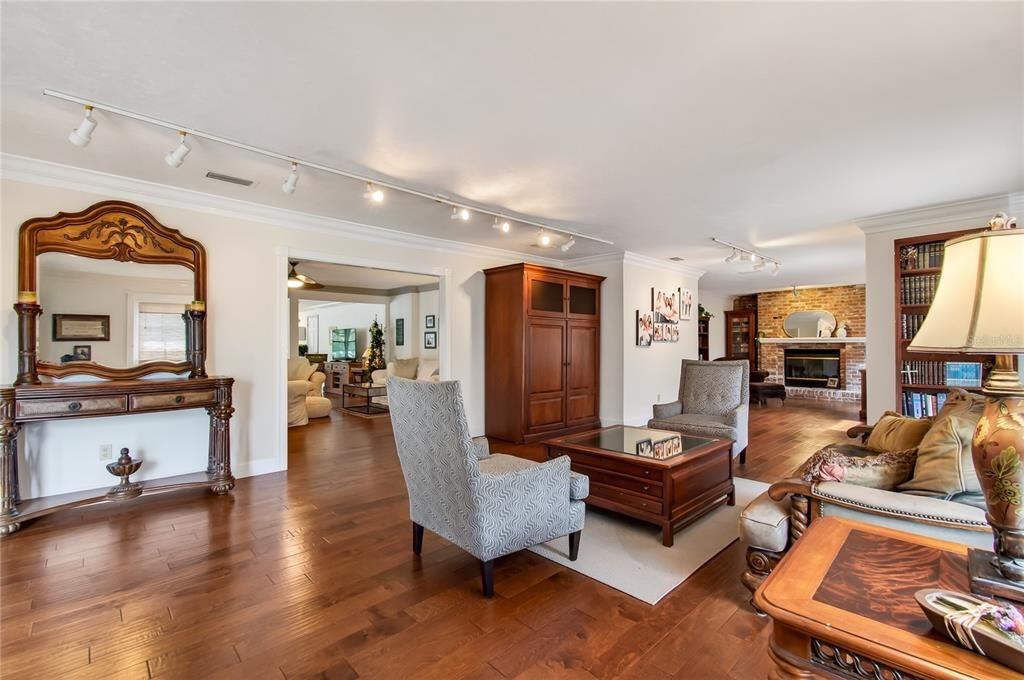 En Venta: $650,000 (4 camas, 3 baños, 4183 Pies cuadrados)