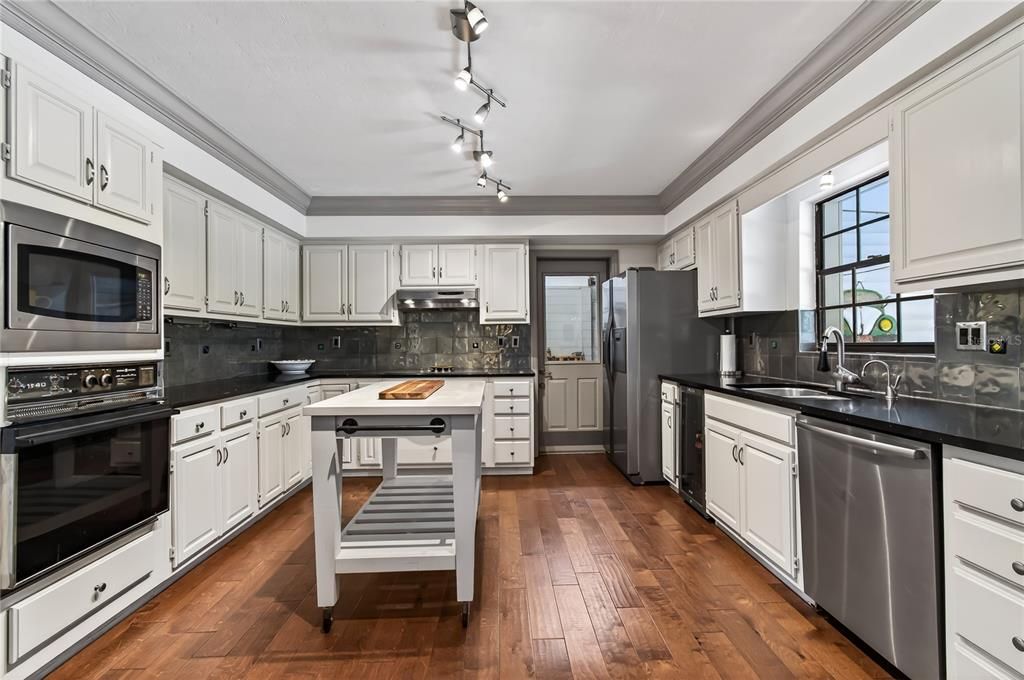 En Venta: $650,000 (4 camas, 3 baños, 4183 Pies cuadrados)