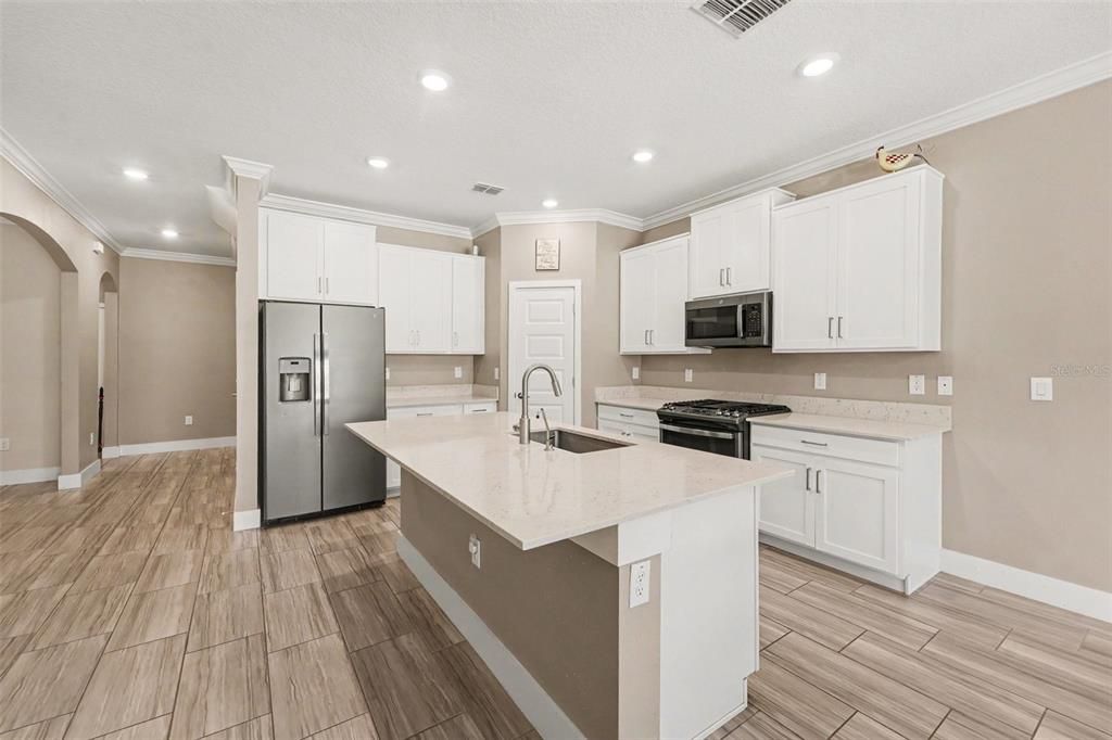 For Sale: $625,000 (4 beds, 2 baths, 2775 Square Feet)