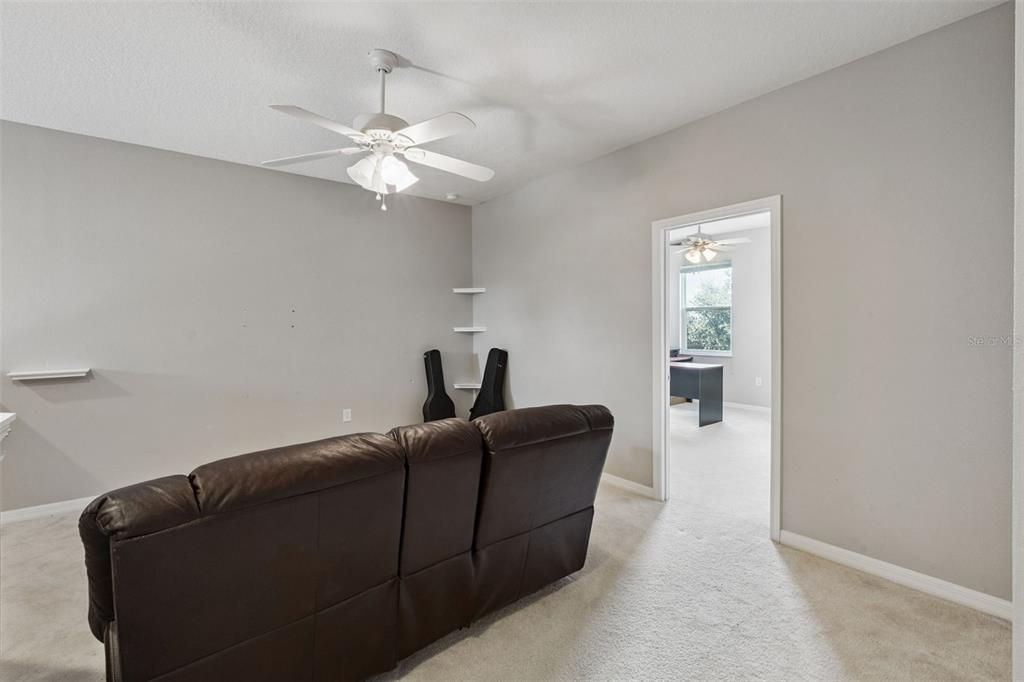 For Sale: $478,000 (4 beds, 3 baths, 2700 Square Feet)