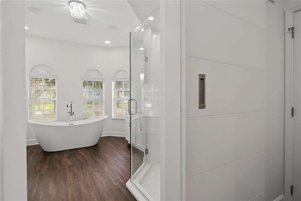 For Sale: $1,100,000 (5 beds, 3 baths, 3894 Square Feet)