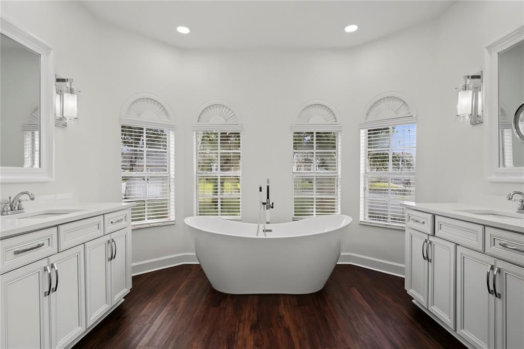 For Sale: $1,100,000 (5 beds, 3 baths, 3894 Square Feet)