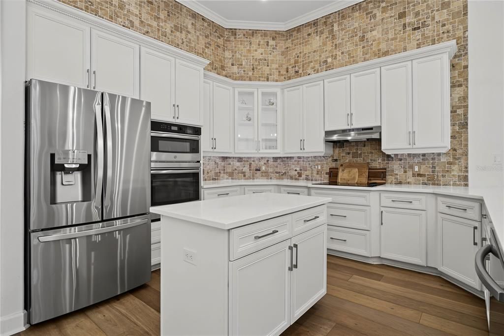 For Sale: $1,100,000 (5 beds, 3 baths, 3894 Square Feet)
