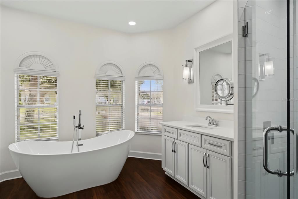 For Sale: $1,100,000 (5 beds, 3 baths, 3894 Square Feet)