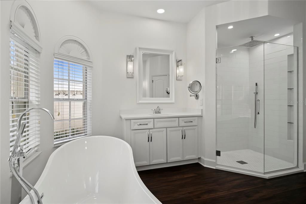 For Sale: $1,100,000 (5 beds, 3 baths, 3894 Square Feet)