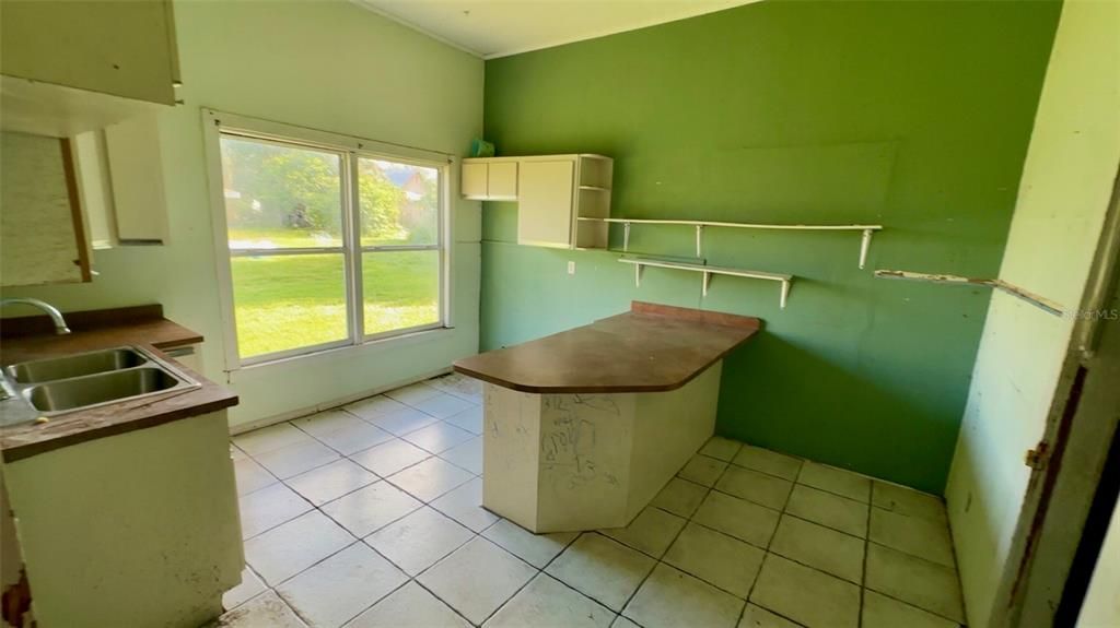 For Sale: $85,000 (4 beds, 1 baths, 1482 Square Feet)