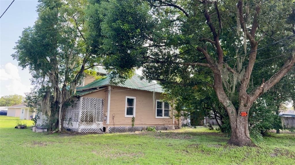 For Sale: $85,000 (4 beds, 1 baths, 1482 Square Feet)