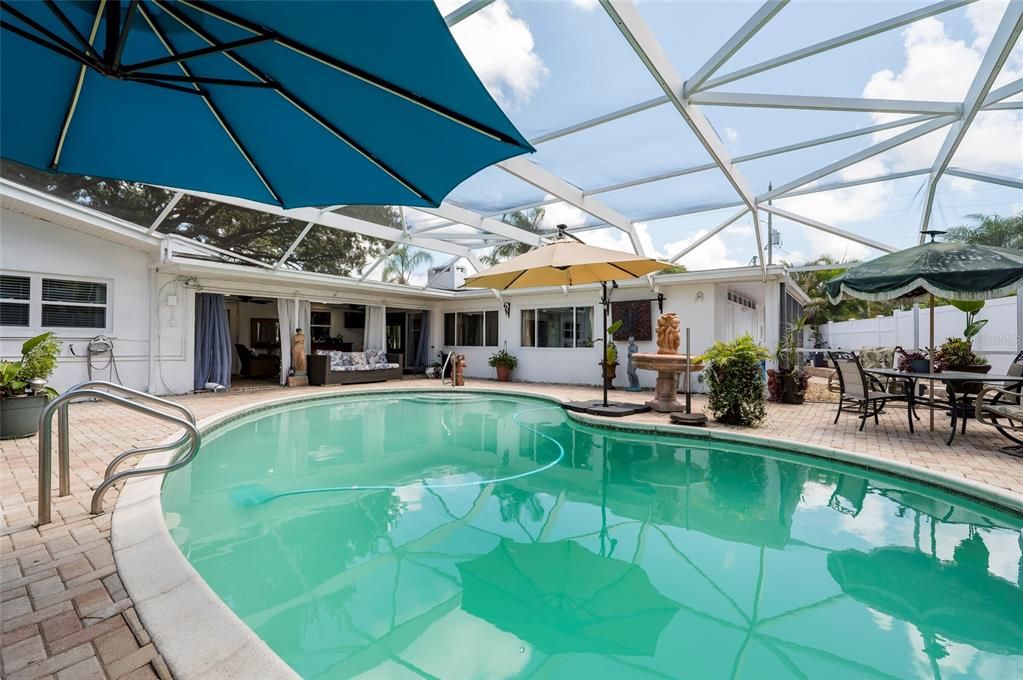 For Sale: $950,000 (4 beds, 3 baths, 2757 Square Feet)