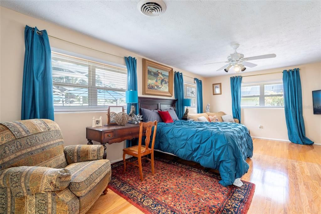 For Sale: $950,000 (4 beds, 3 baths, 2757 Square Feet)